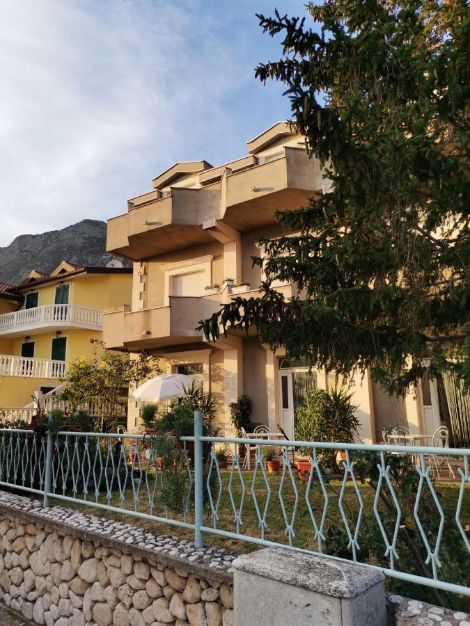 Apartments Sretna 格拉达茨 外观 照片